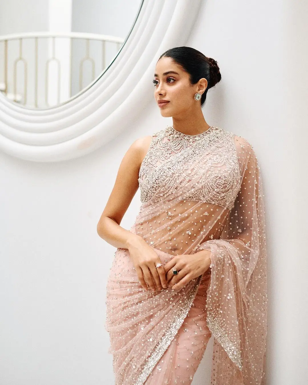 JANHVI KAPOOR IN PINK SAREE SLEEVELESS BLOUSE 7